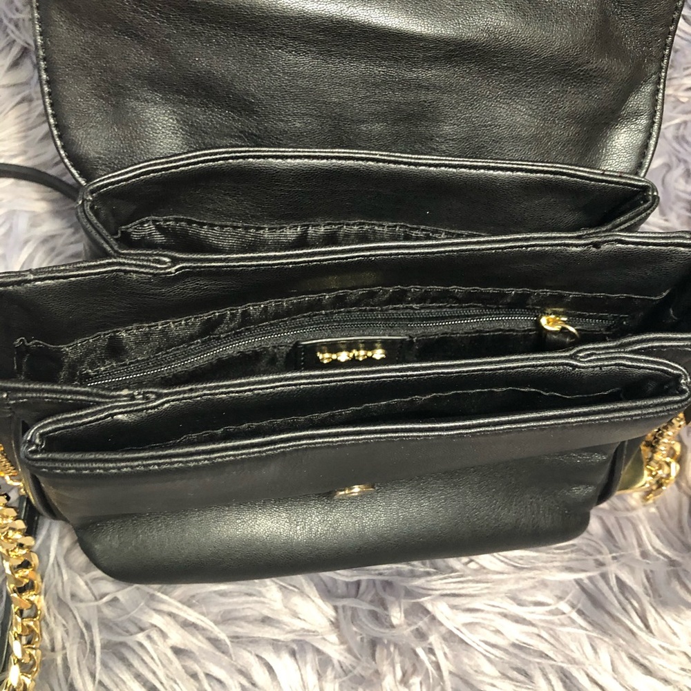Bebe purse with gold tone chain 🔥🔥🤩🤩🤩 - Picture 4 of 9